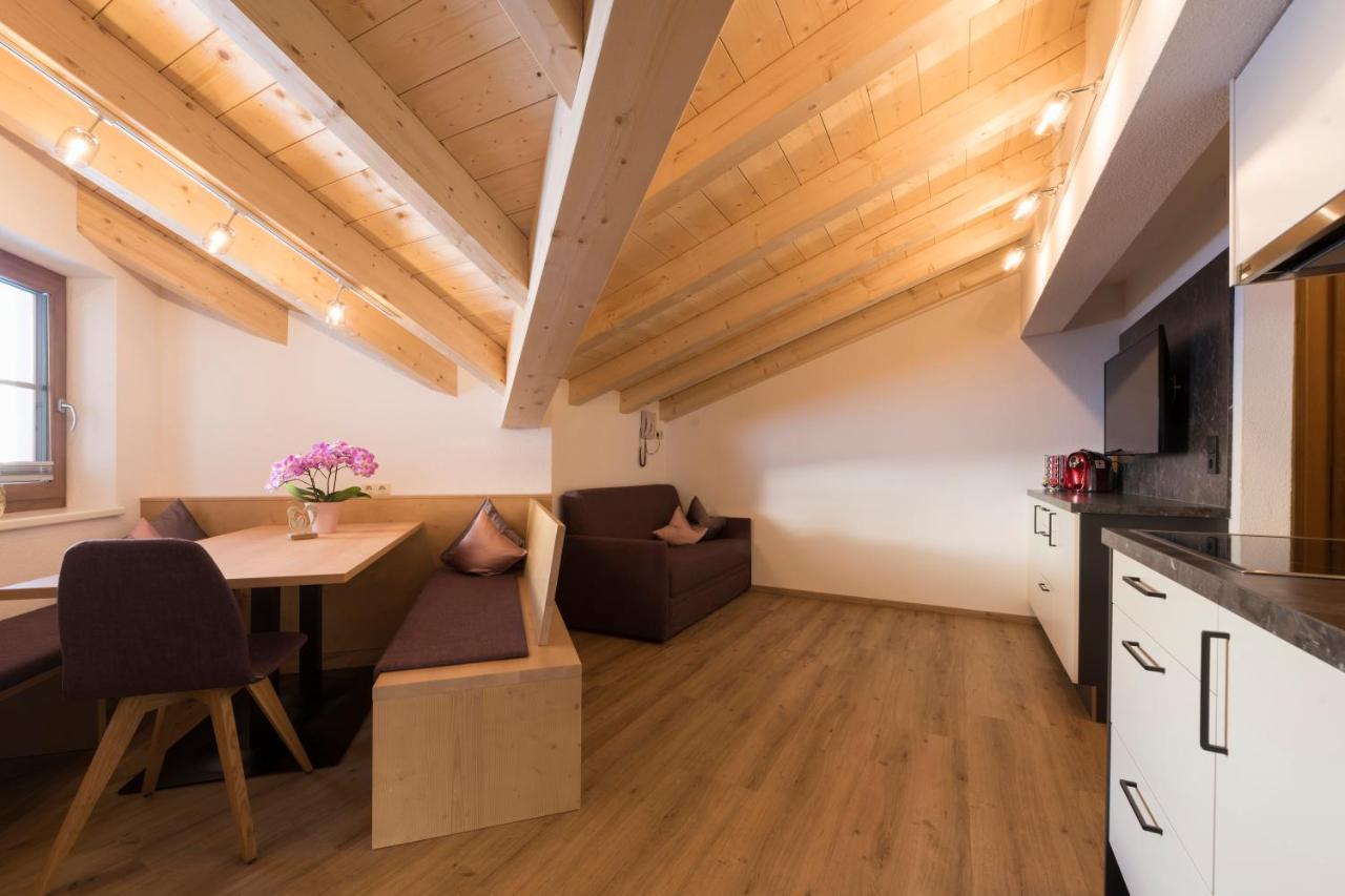 Landhaus Strolz Sankt Anton am Arlberg Bagian luar foto