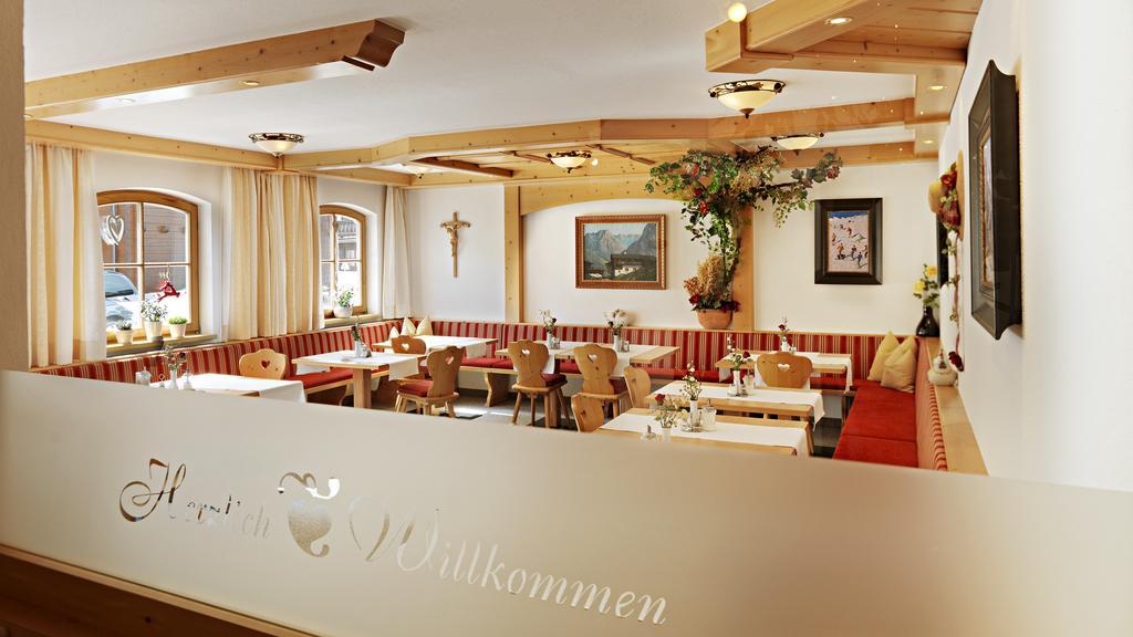Landhaus Strolz Sankt Anton am Arlberg Bagian luar foto