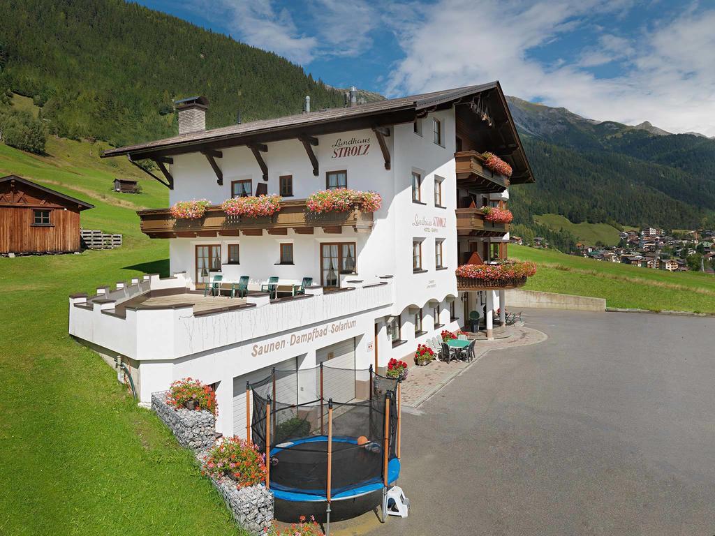 Landhaus Strolz Sankt Anton am Arlberg Bagian luar foto