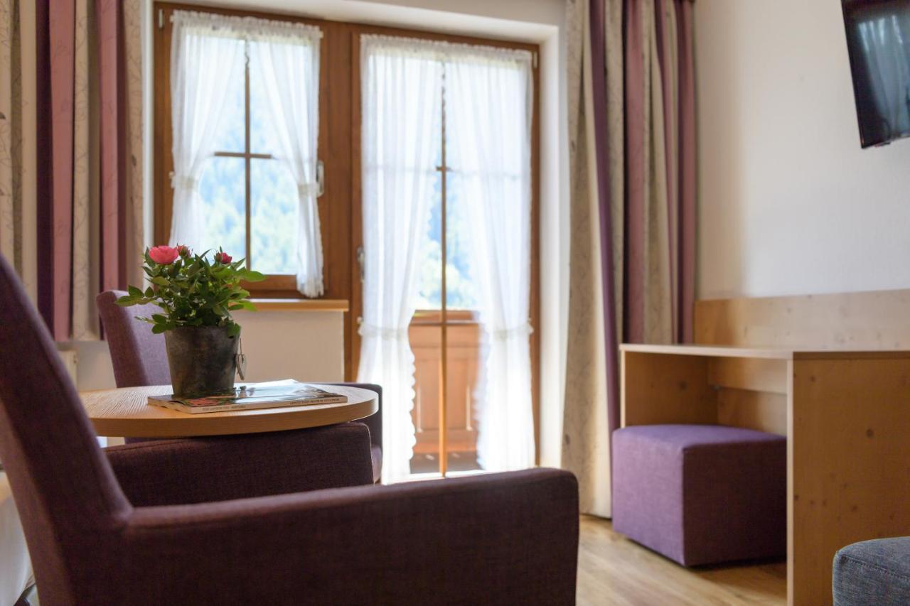 Landhaus Strolz Sankt Anton am Arlberg Bagian luar foto