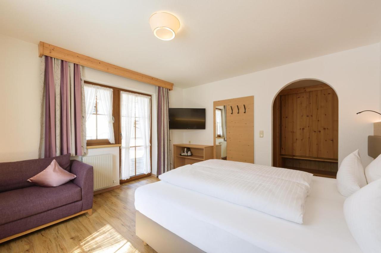 Landhaus Strolz Sankt Anton am Arlberg Bagian luar foto