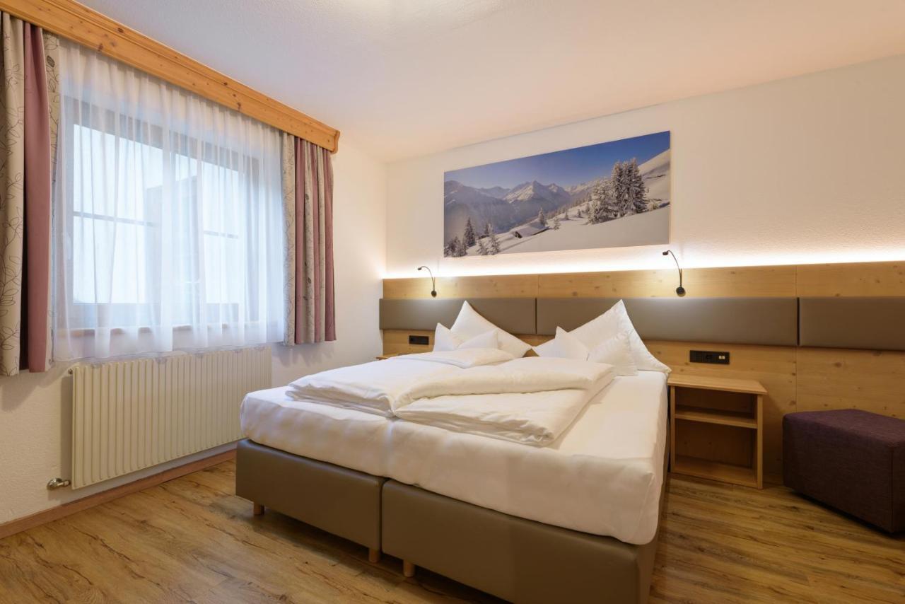 Landhaus Strolz Sankt Anton am Arlberg Bagian luar foto