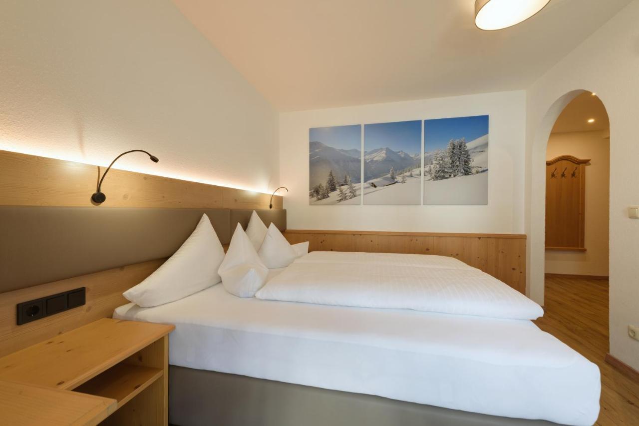 Landhaus Strolz Sankt Anton am Arlberg Bagian luar foto