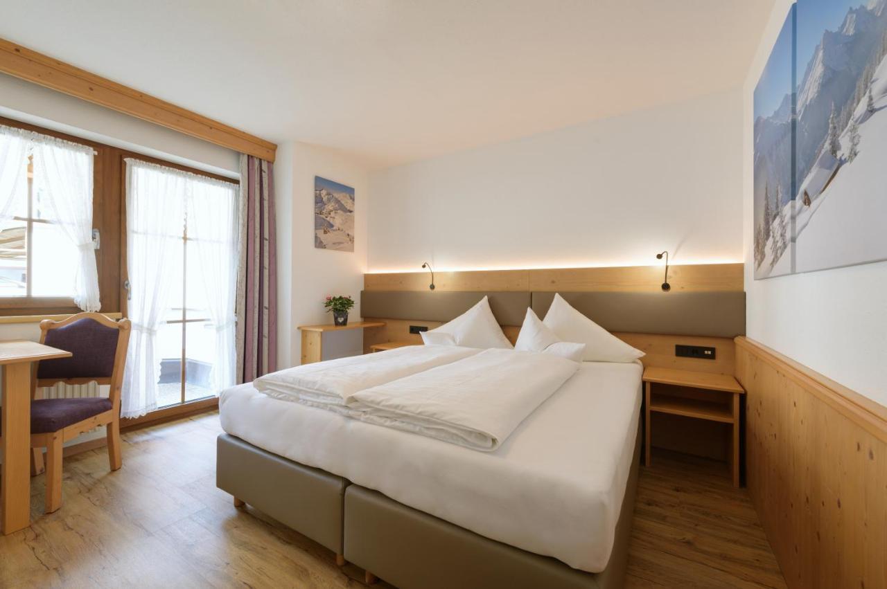 Landhaus Strolz Sankt Anton am Arlberg Bagian luar foto