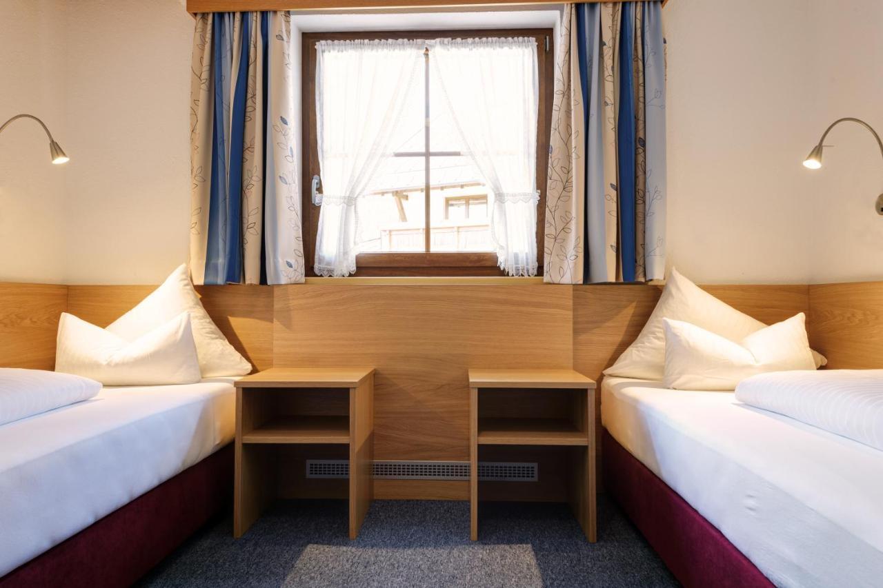 Landhaus Strolz Sankt Anton am Arlberg Bagian luar foto
