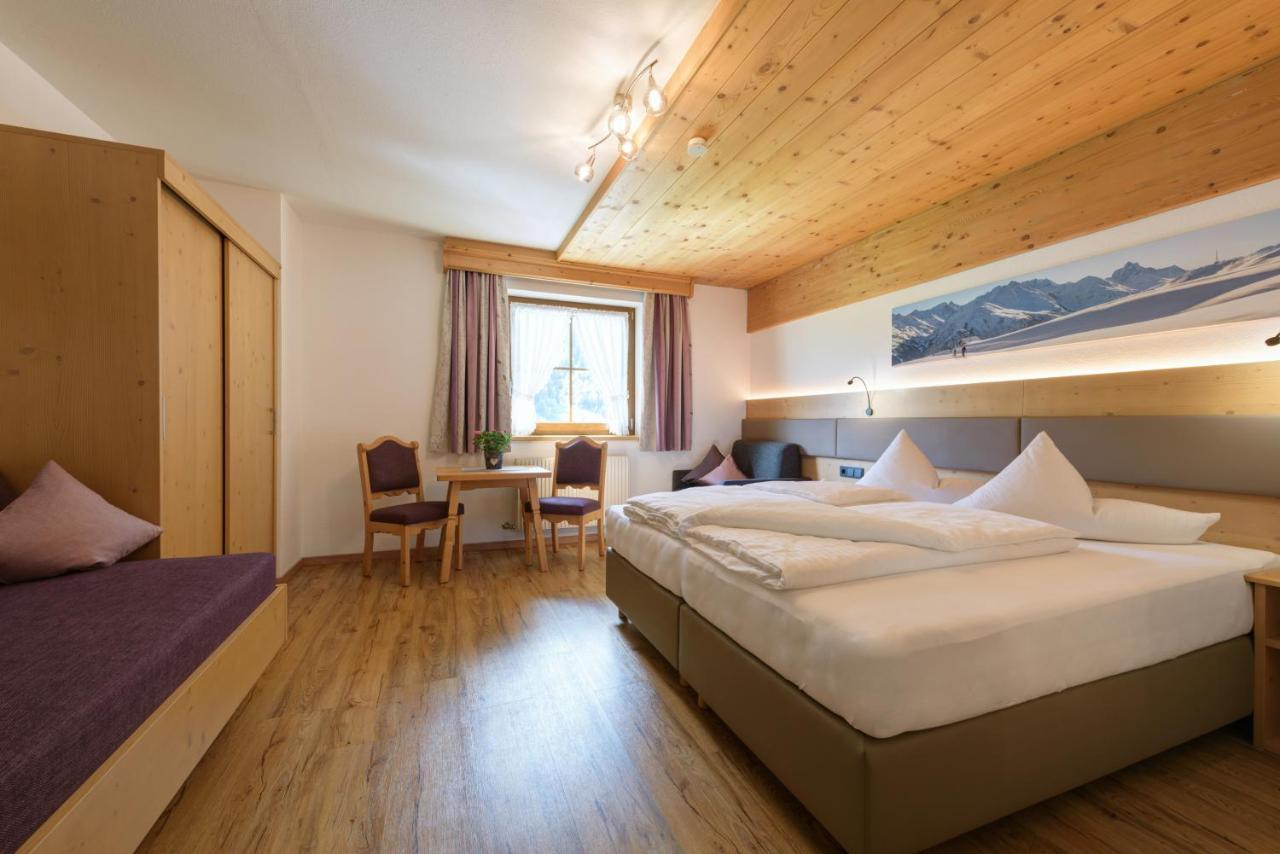 Landhaus Strolz Sankt Anton am Arlberg Bagian luar foto