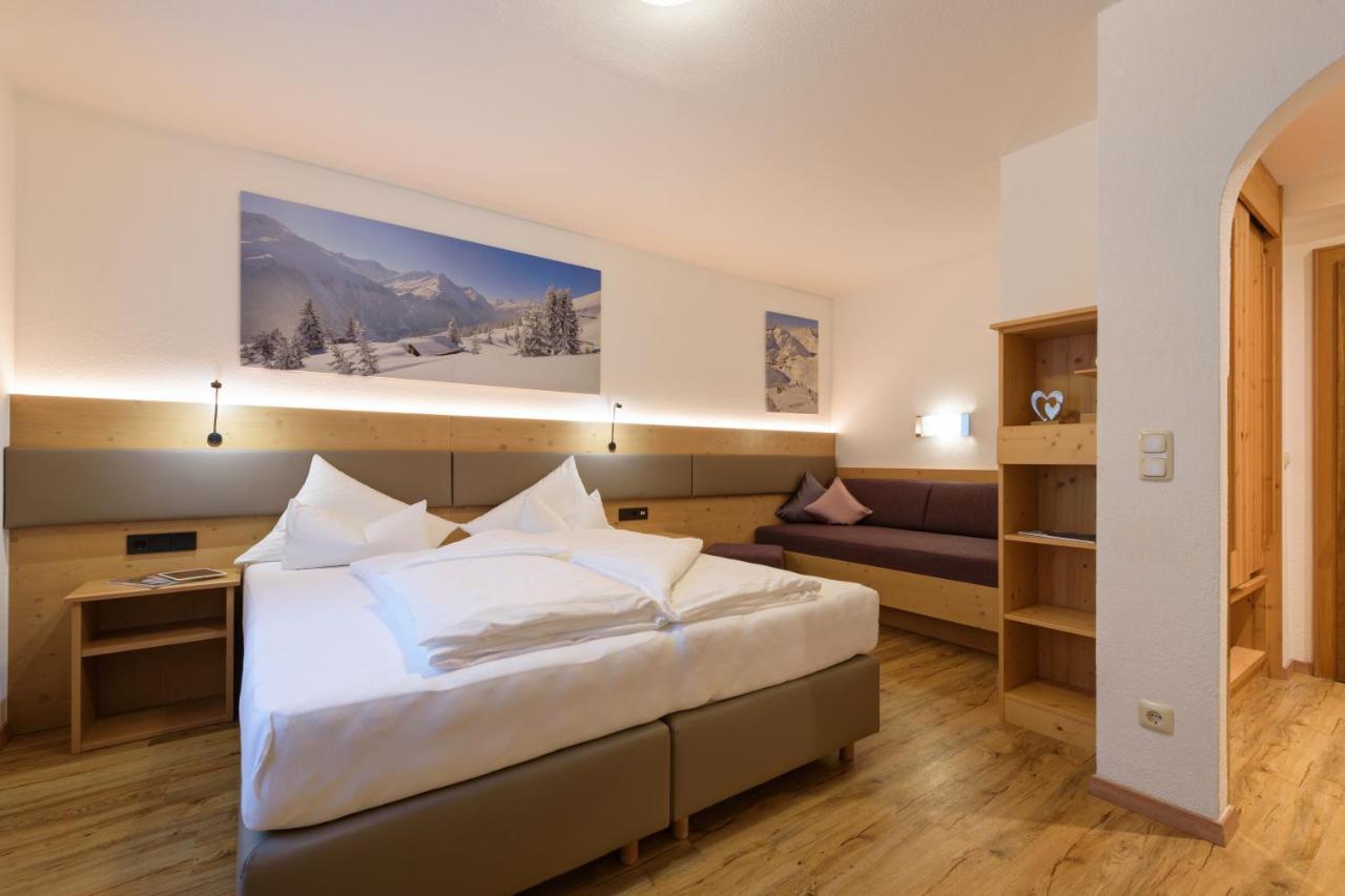 Landhaus Strolz Sankt Anton am Arlberg Bagian luar foto