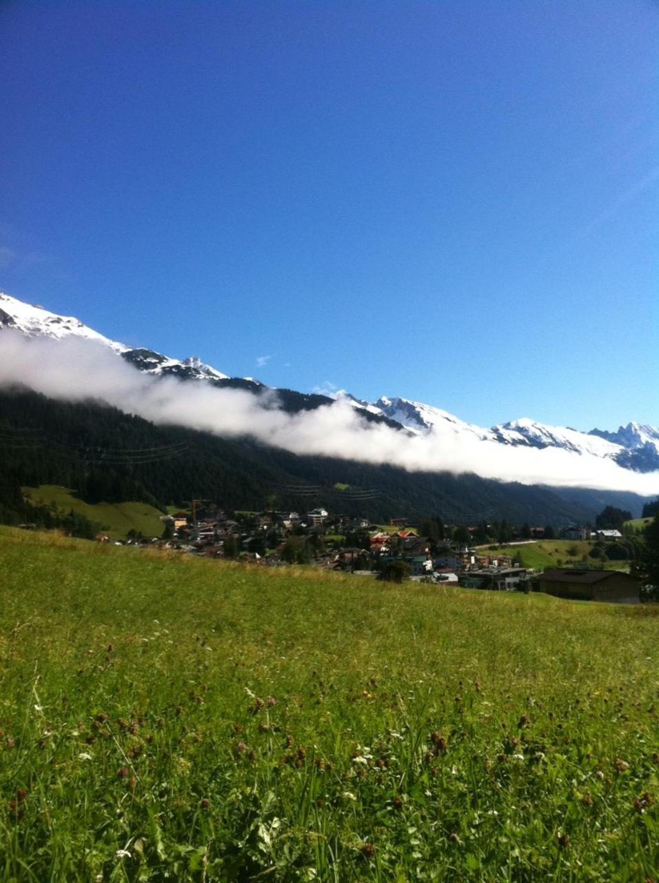 Landhaus Strolz Sankt Anton am Arlberg Bagian luar foto
