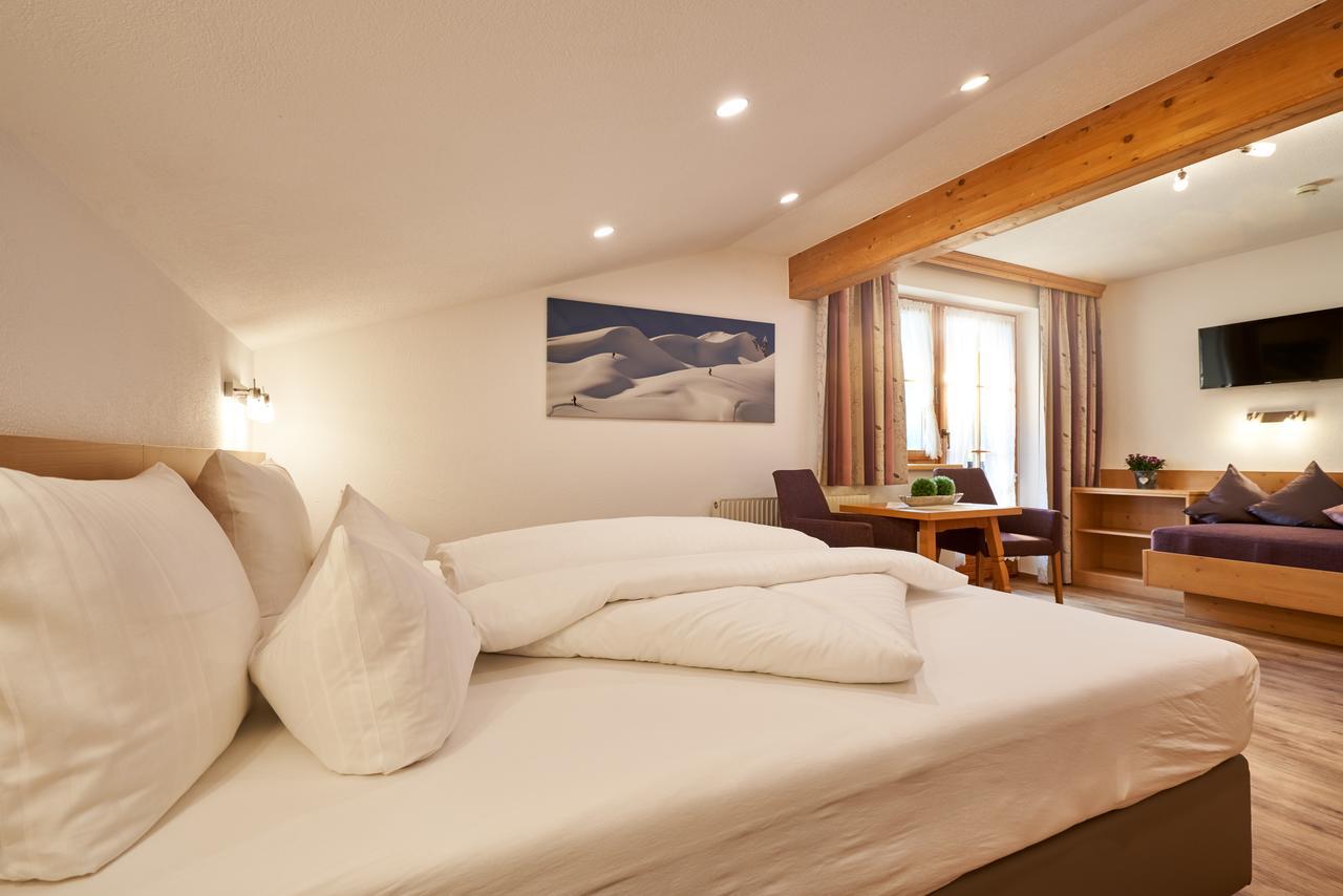 Landhaus Strolz Sankt Anton am Arlberg Bagian luar foto