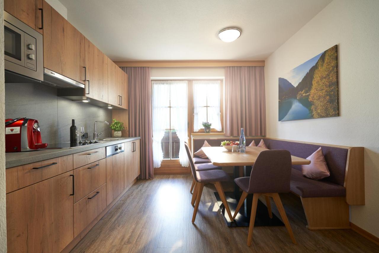 Landhaus Strolz Sankt Anton am Arlberg Bagian luar foto